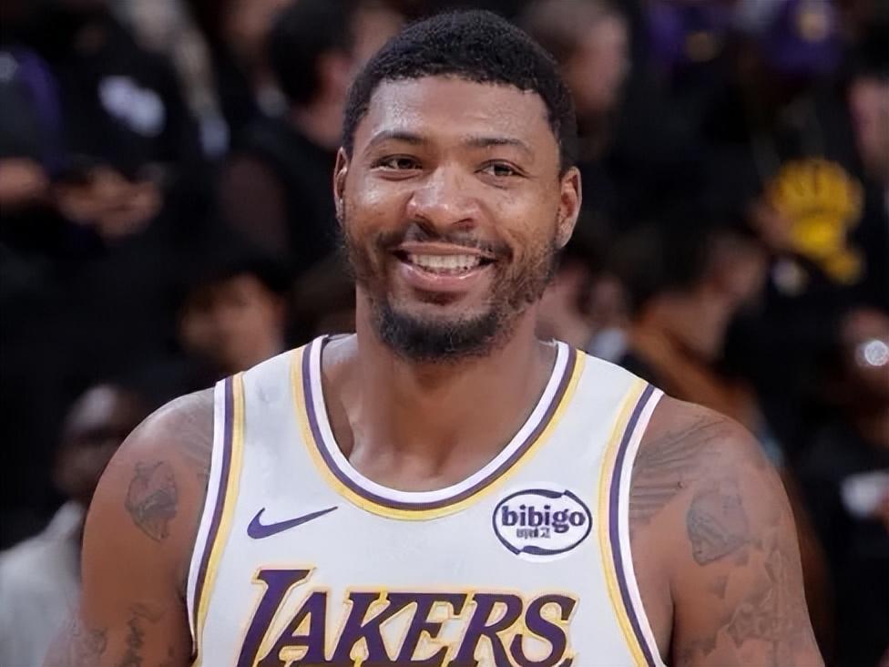 乐鱼体育登陆-斯玛特和海斯打成最大赢家！雷迪克发布会公开称赞，统治内外线！