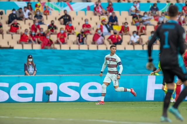 乐鱼体育首页-比葡闷战C罗陷入孤寂 裁判表现灾难级