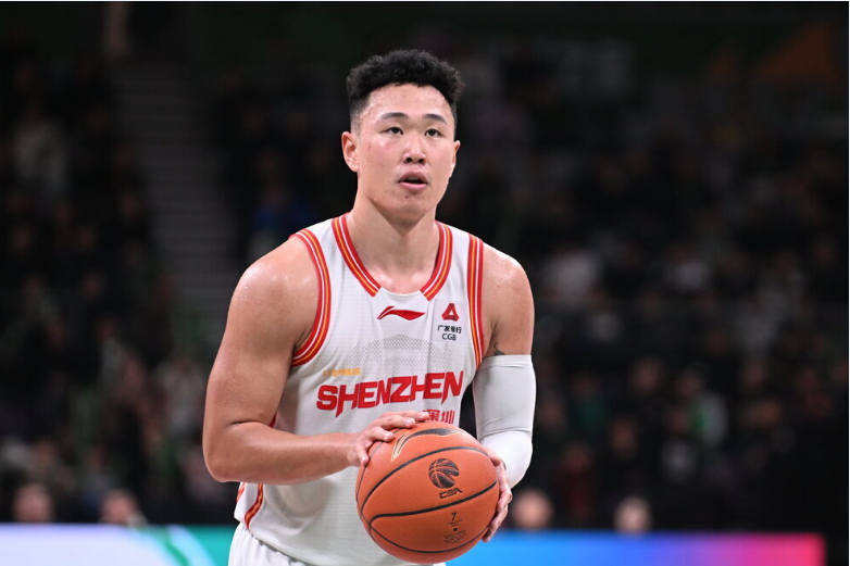 乐鱼体育全站-深圳险胜换帅新疆豪取10连胜 贺希宁32+5三分周鹏助攻超王仕鹏