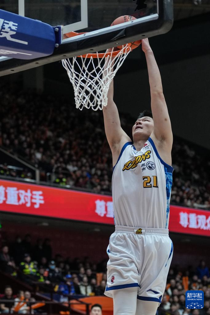 乐鱼体育游戏-爬过一道坡，又迎一道坎！高速男篮8日晚客战卫冕冠军浙江广厦