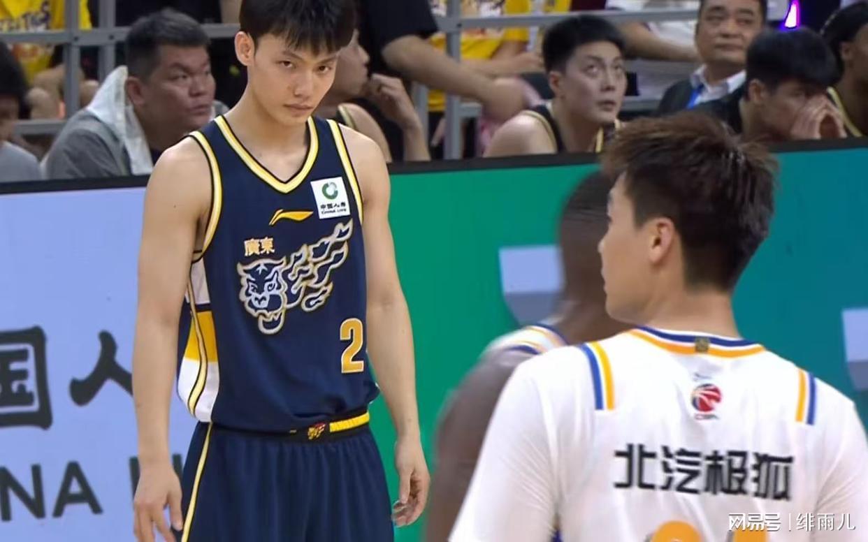 乐鱼体育游戏-恭喜杜锋！广东队迎来补强内线机会，男篮强力中锋被放弃了！